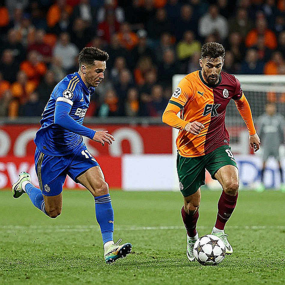 PSV – Porto: Cánh trái của Perišić và bài toán tốc độ hồi phục